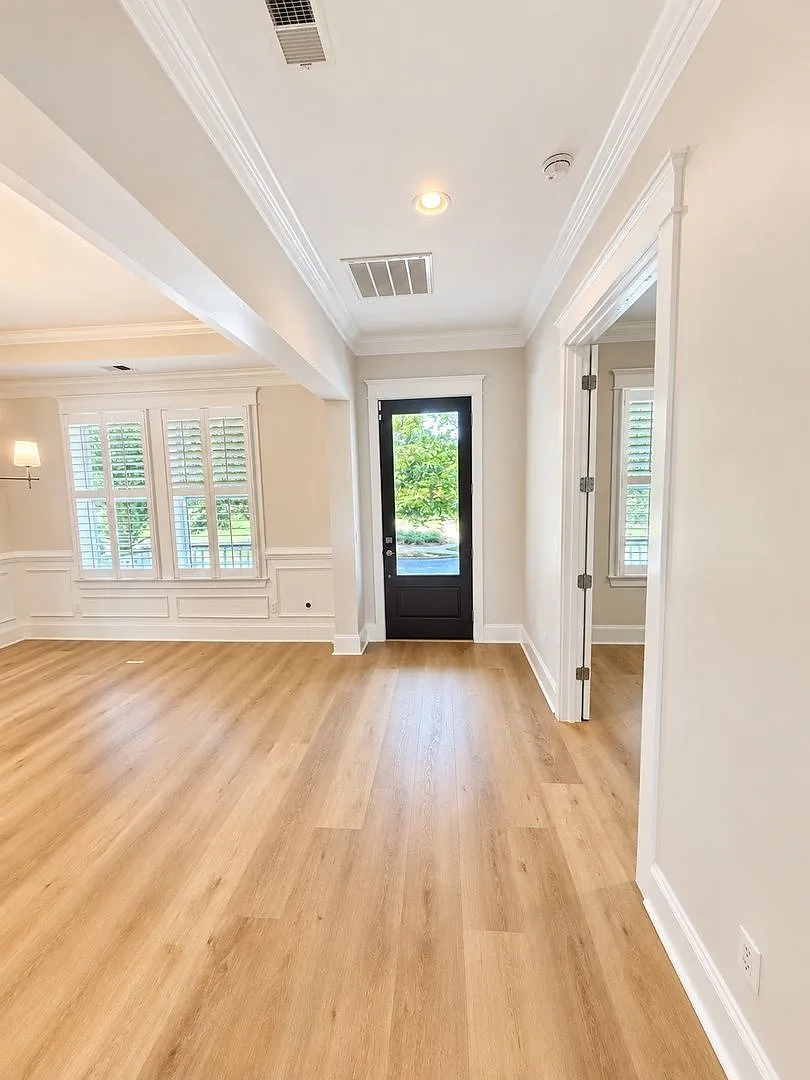 4 bed, 5.0 bath, 3634 sqft, $8,000 — Photo 4