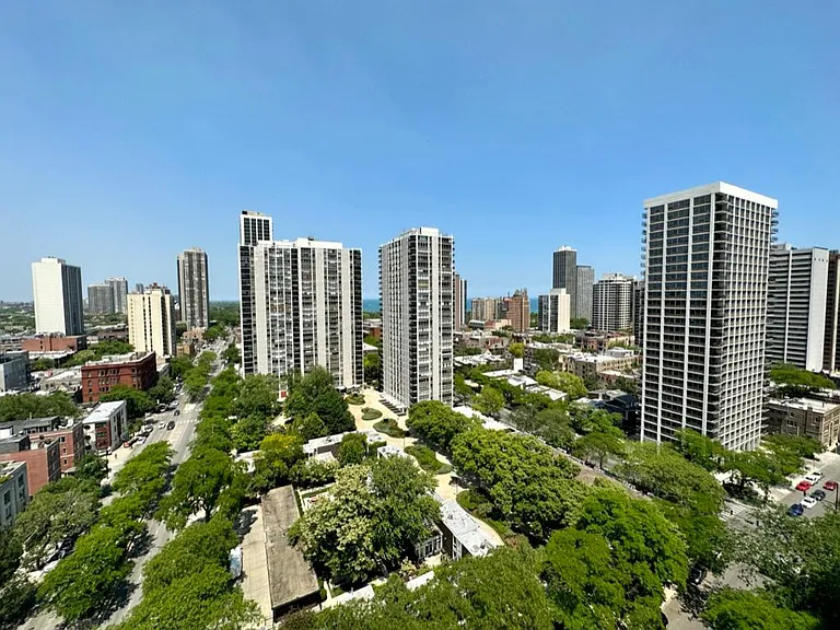 1360 N Sandburg Ter #2012C — Photo 17