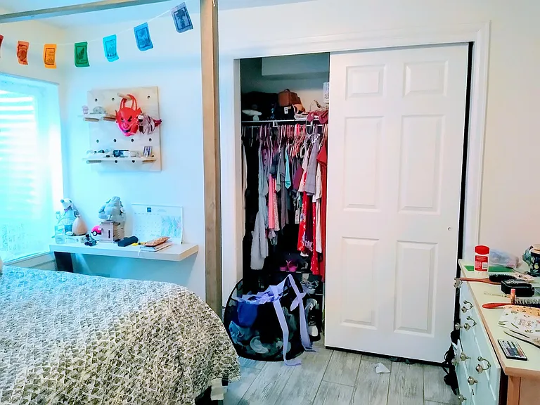 Bed #4 closet