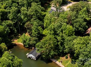 1420 Roundstone Rd, Sherrills Ford, NC 28673