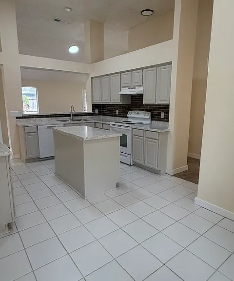 1117 Gordon Oaks Dr — Photo 7