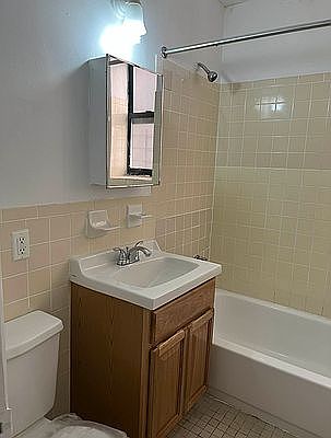 4th image of 1305 Sheridan Ave