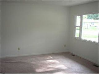 3rd image of 1821 S Shawnee Dr