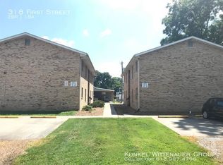 318 E 1st St, Trenton, IL