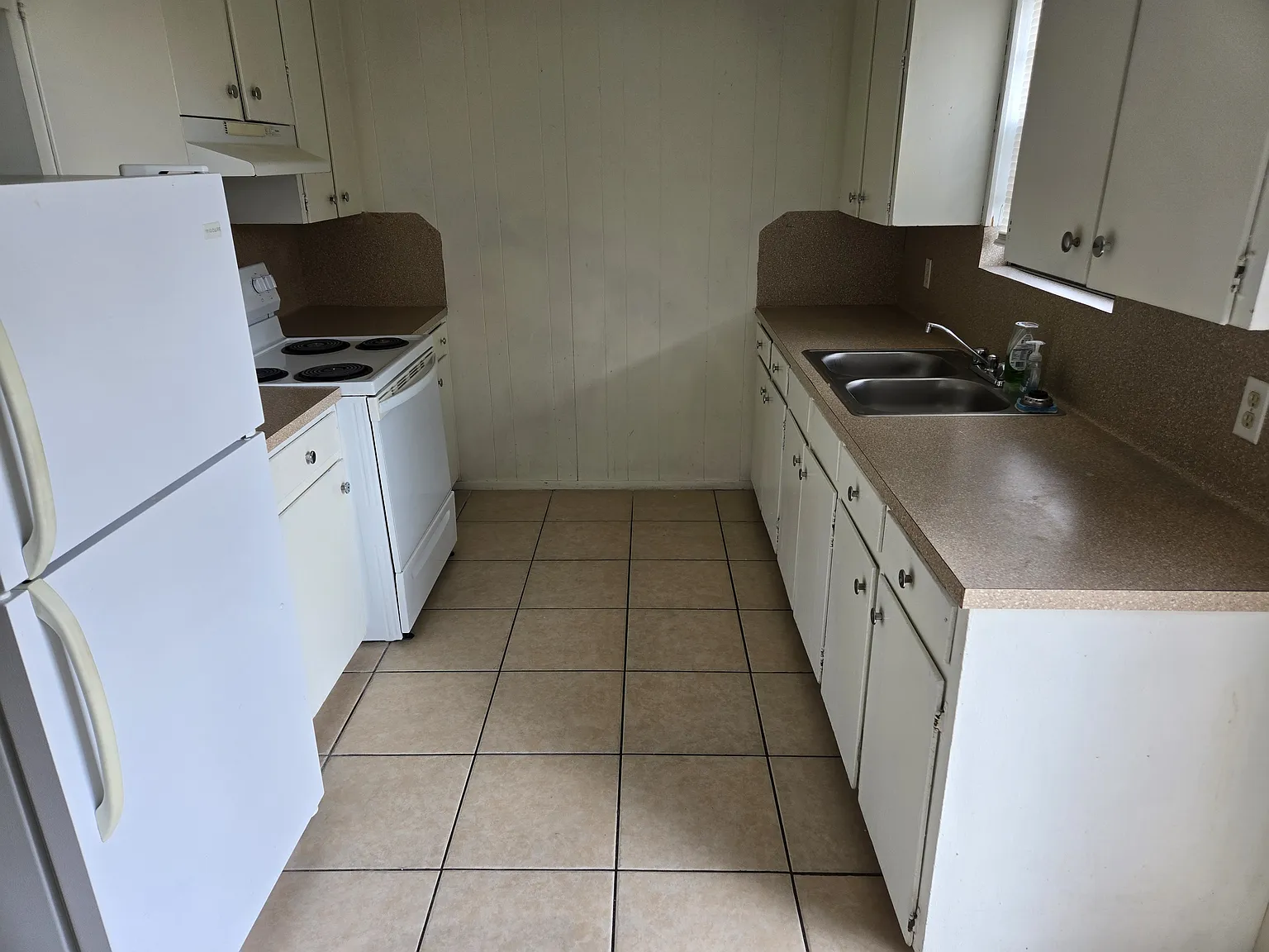 808 Lee Cir — Photo 2