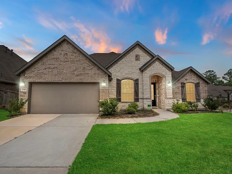 23426 Yaupon Hills Dr — Photo 1