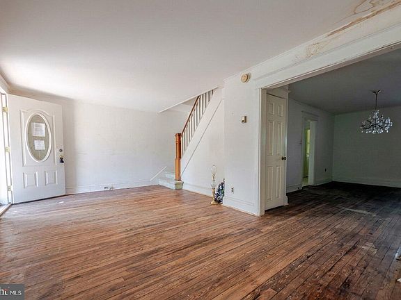 5th image of 223 Bayard Ave