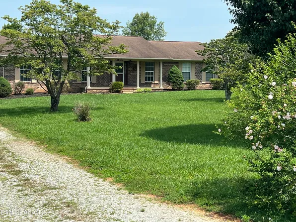 2806 Vicksburg Ln, Strawberry Plains, TN 37871