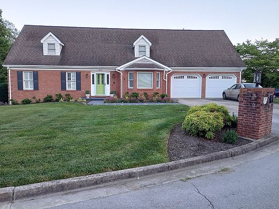 3rd image of 317 Shadowood Dr