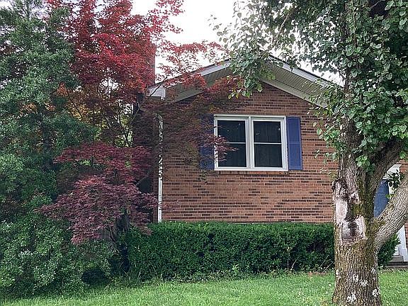 2nd image of 279 Saratoga Cir