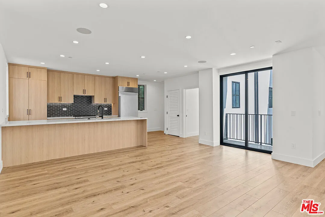 3 bed, 4.0 bath, 1874 sqft, $6,000 — Photo 2