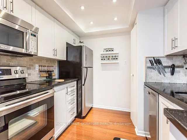 1001 Bay St #1007 — Photo 12