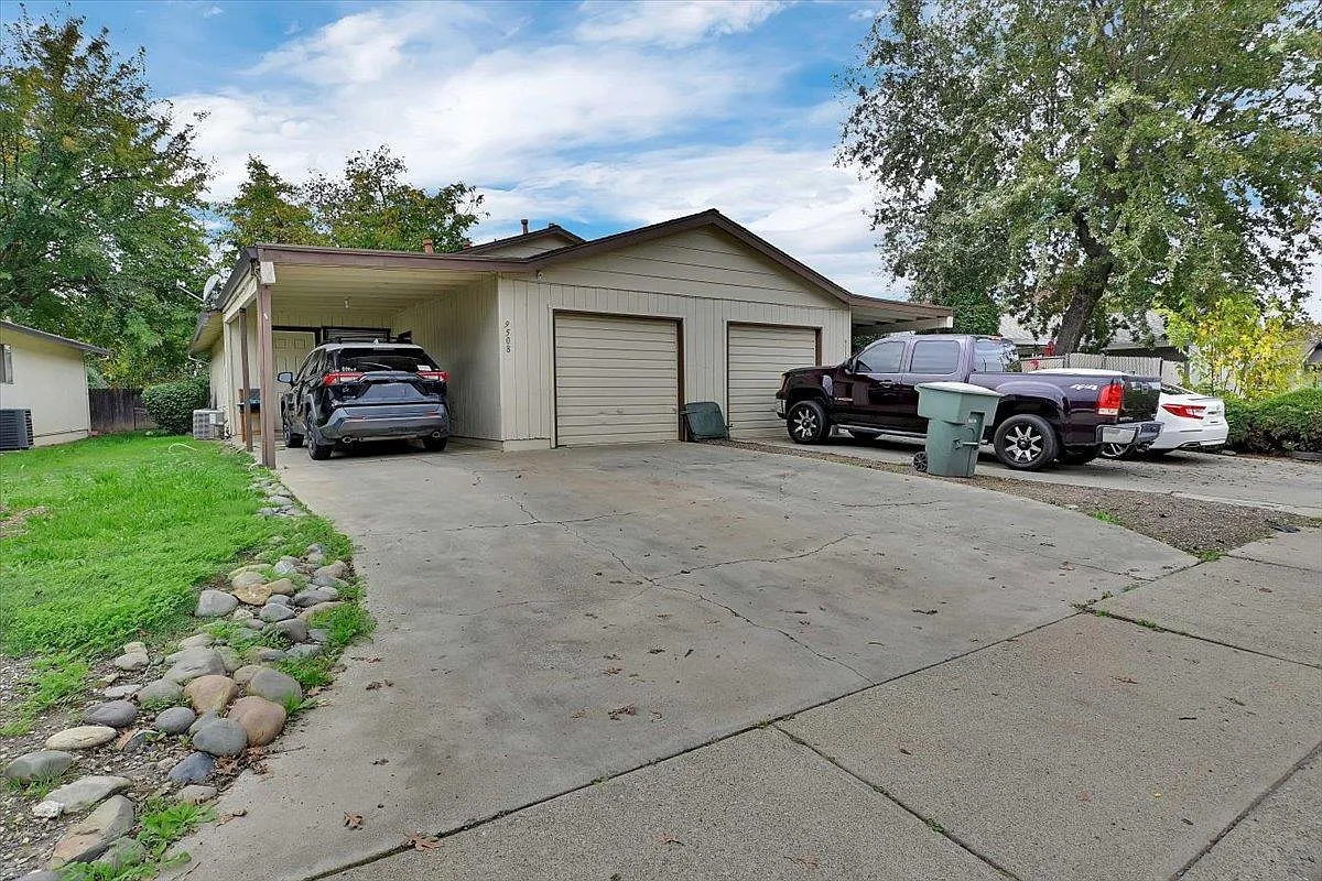 9508 Larkin Rd photo 1