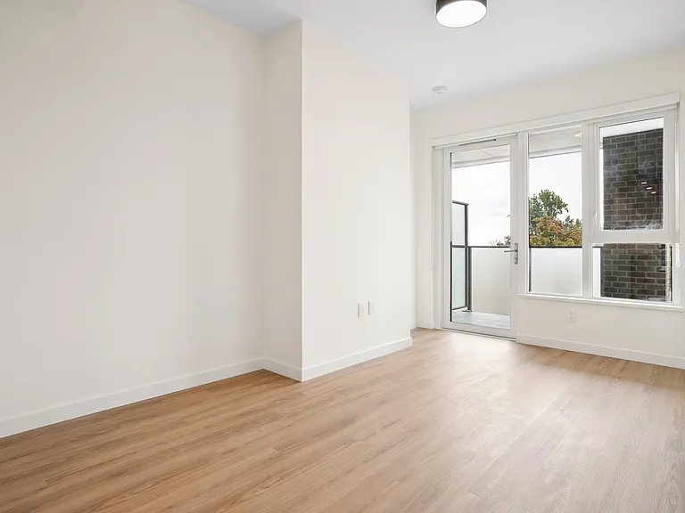 277 W 42nd Ave — Photo 14