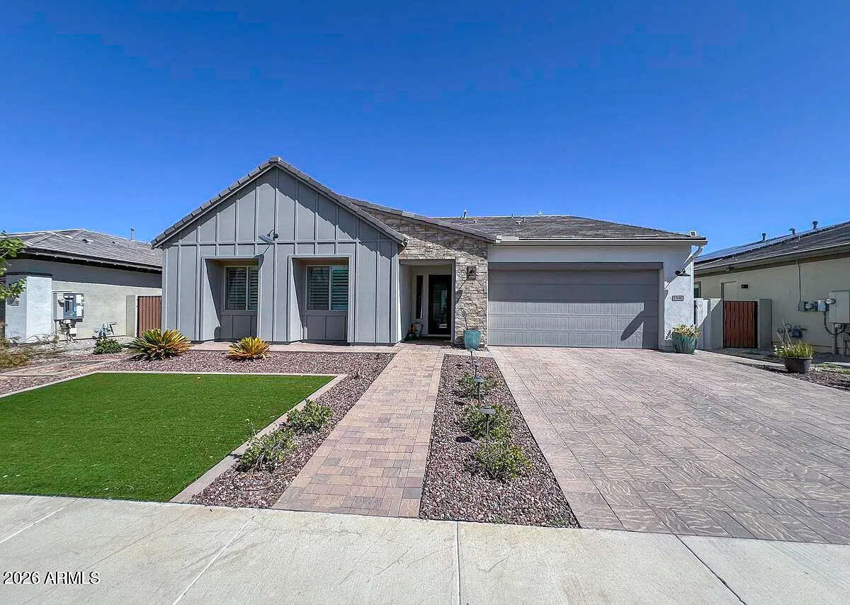 4 bed, 3.5 bath, 2945 sqft, $3,900 — Photo 1
