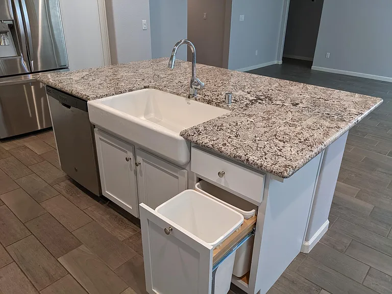 2216 Lombard Ln — Photo 8