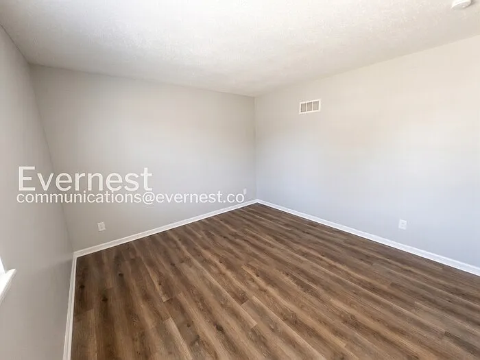 9805 N Wayne Ave — Photo 20