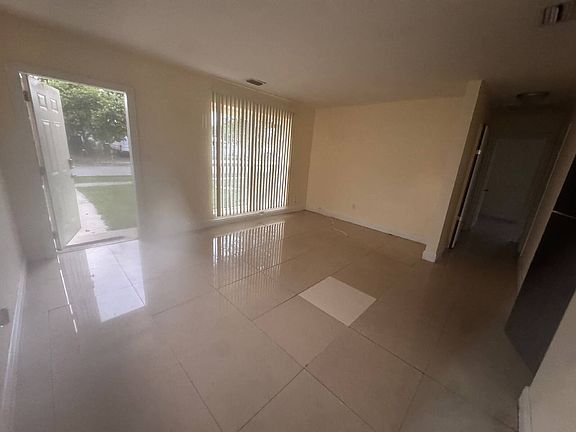 3rd image of 520 NE 45th St