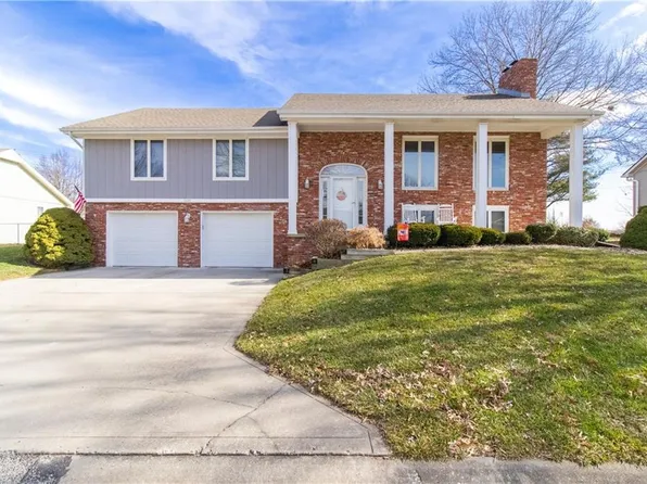 505 Country Club Square Dr, Cameron, MO 64429