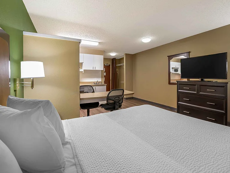 Studio Suite - 1 Queen Bed