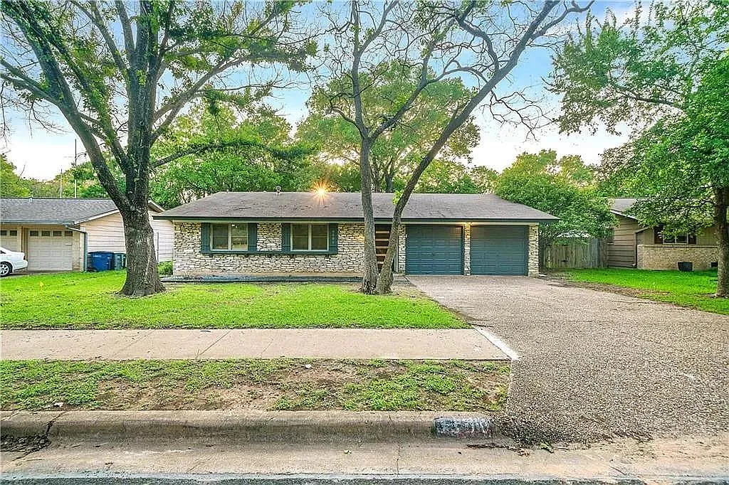 3 bed, 2.0 bath, 1445 sqft, $3,200 — Photo 1