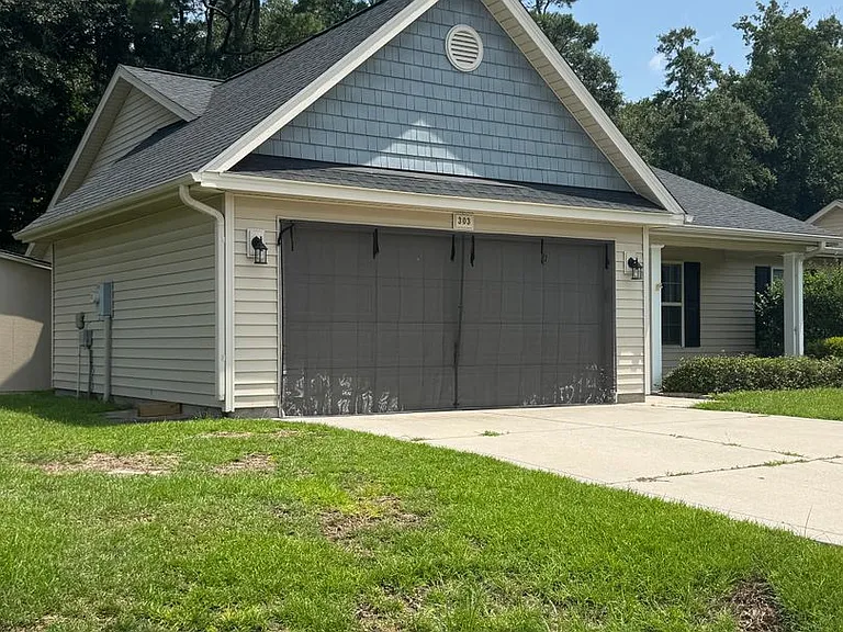 303 Tuscan Ct — Photo 2