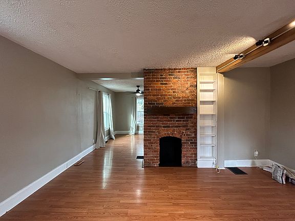 4th image of 386 E Markison Ave