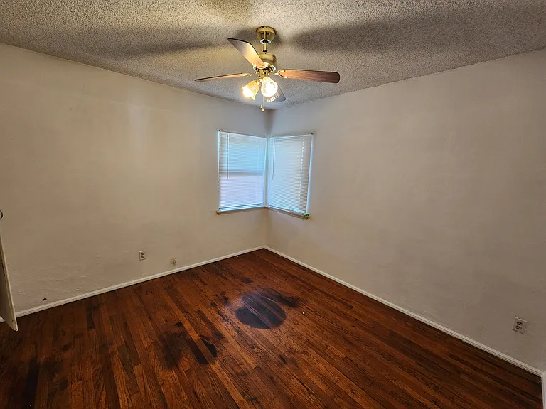 1322 Roycroft Ave — Photo 5