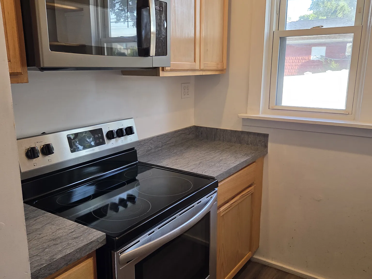 3 bed, 1239 sqft, $2,000 — Photo 4