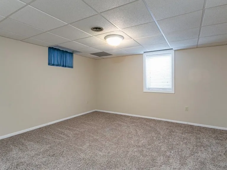 721 Midland Ave — Photo 8