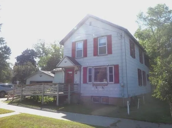 1077 Miller St, Marinette, WI 54143