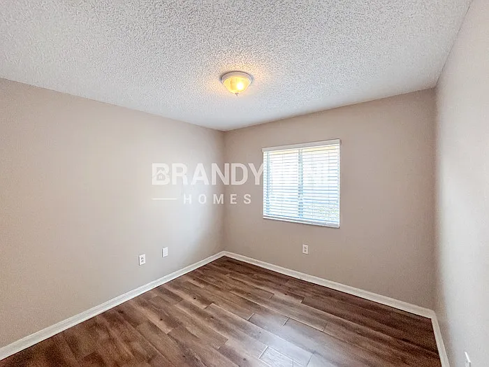 11750 Lynmoor Dr — Photo 10