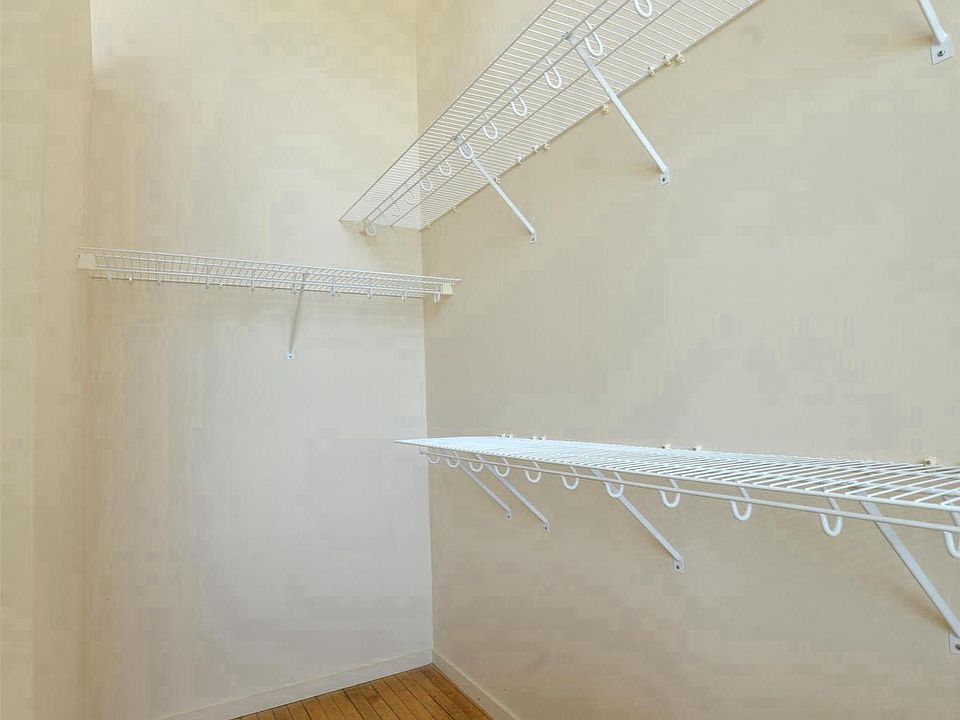 walk in closets in all lofts