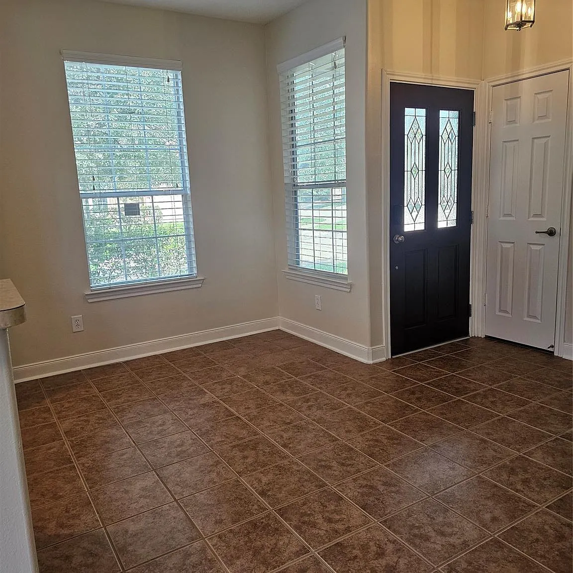 3 bed, 2.5 bath, 1522 sqft, $1,900 — Photo 2