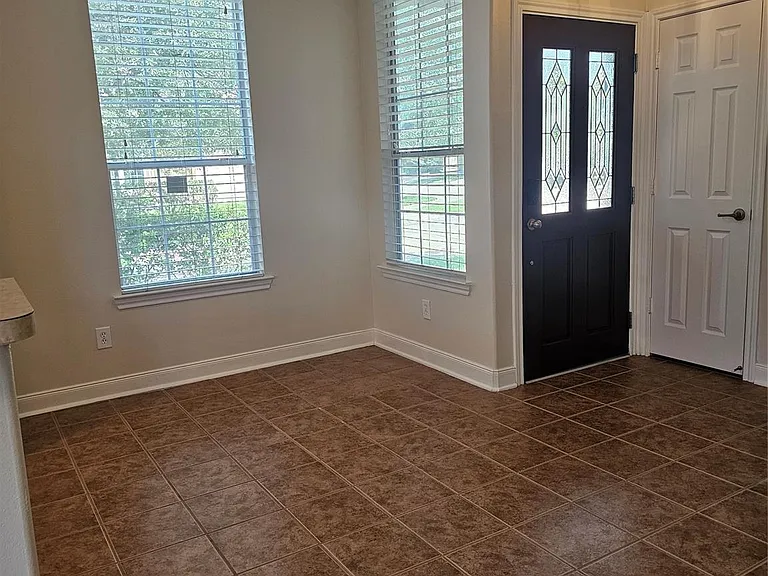 3217 Victorian Manor Ln — Photo 2