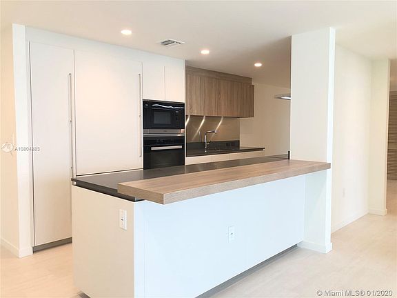 3rd image of 1000 Brickell Plz #3706-08
