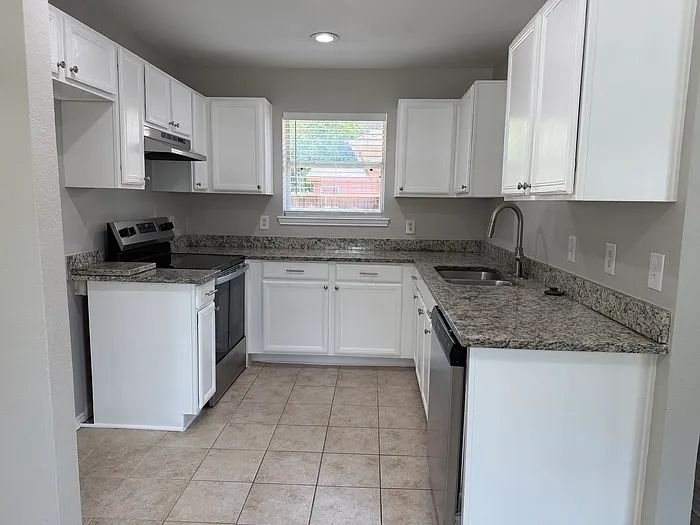 12905 Kleberg Rd — Photo 5