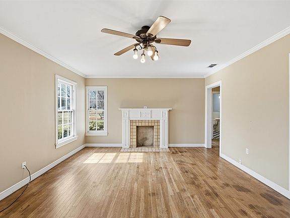 5th image of 3005 Windsor Ave