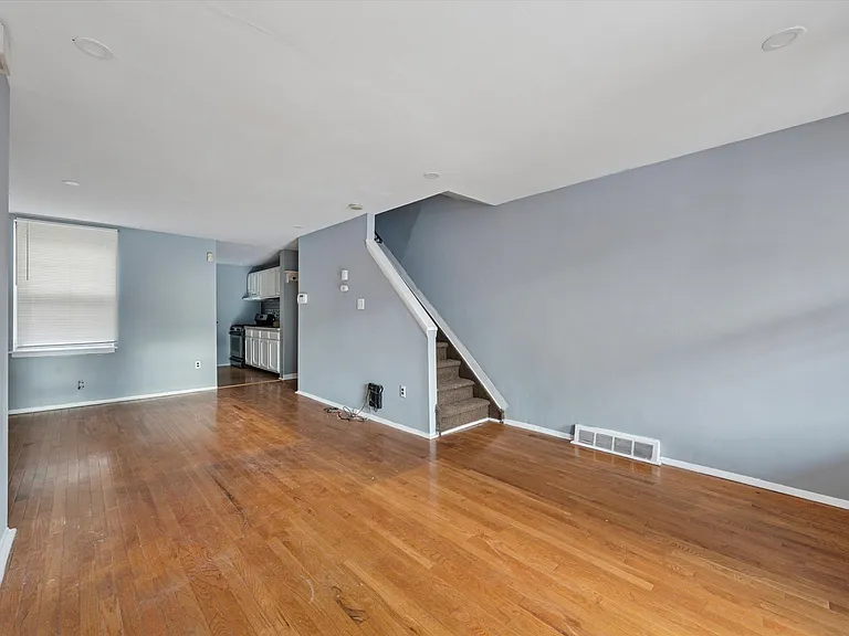 1320 S Newkirk St — Photo 13