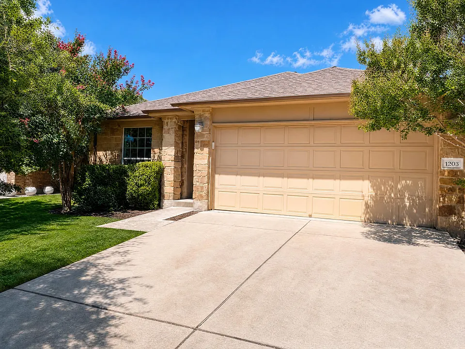 1203 Sunny Meadows Loop