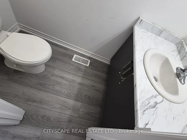 550 Grey St #28 — Photo 7