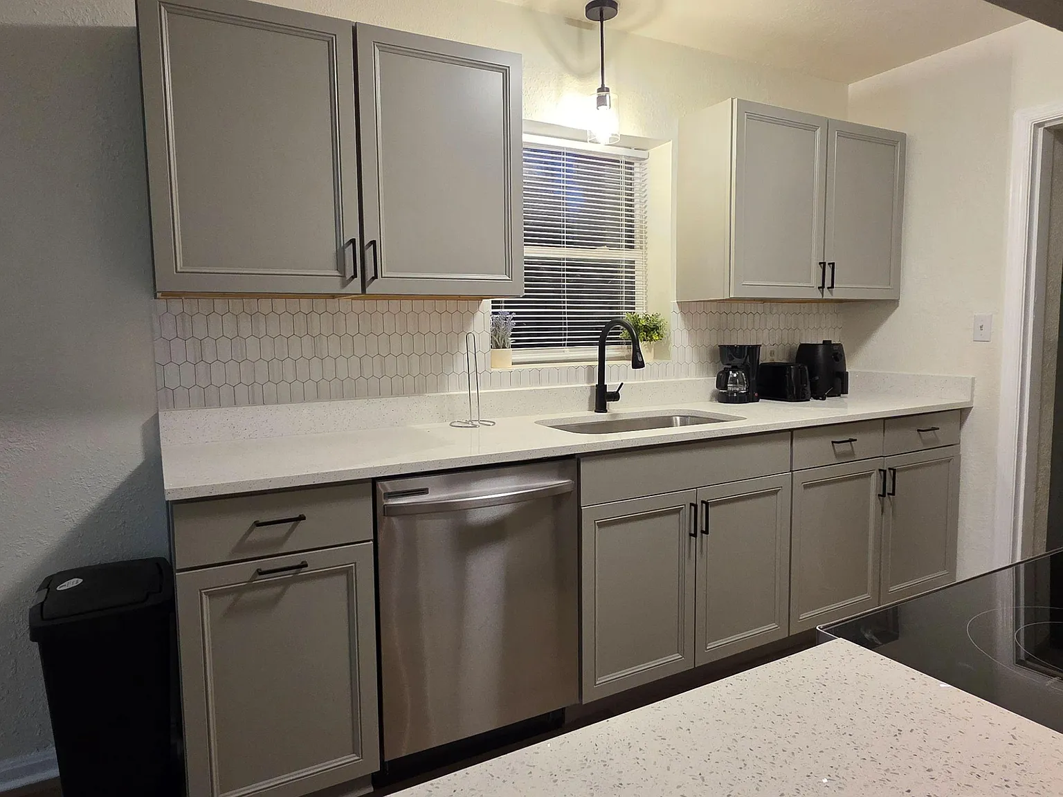 4 bed, 2.0 bath, 1800 sqft, $776 — Photo 4