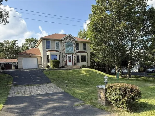 348 Clicko Ln, East Stroudsburg, PA 18301