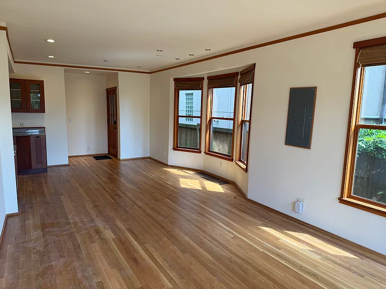 1524 10th Ave W #B — Photo 2