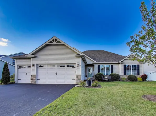 2320 Coventry Cir, Sycamore, IL 60178