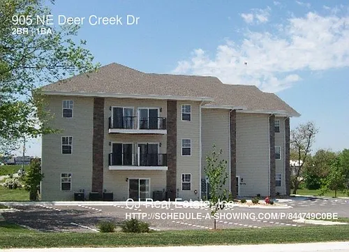 905 NE Deer Creek Dr Photo 1
