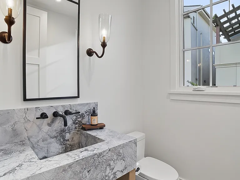 2820 Bayview — Photo 18