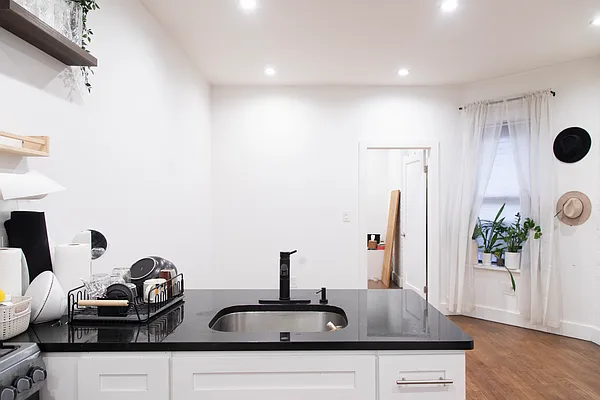 Rented by SERHANT. | media 7