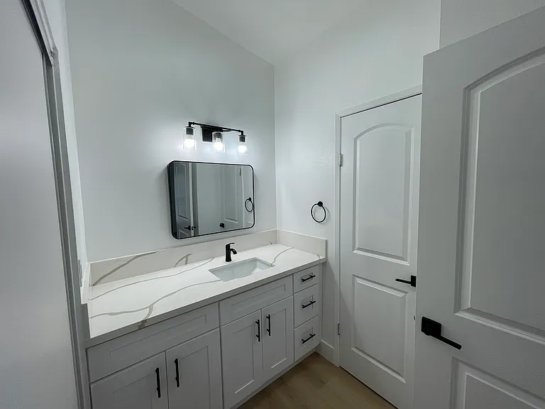 2330 N Grand Ave #18 — Photo 12