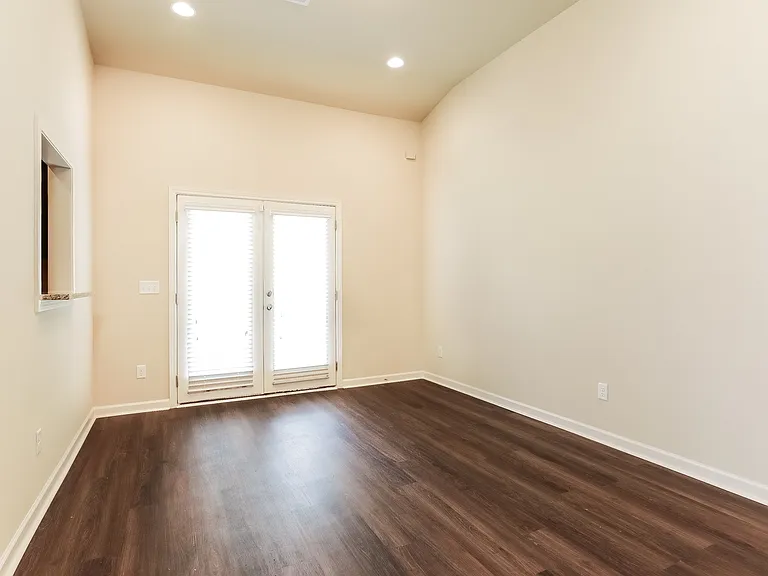 325 Clover Cir — Photo 14